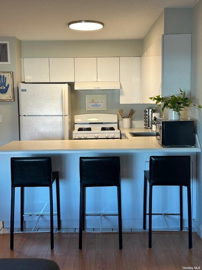 Foto del edificio - 170 W Broadway