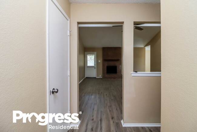 Building Photo - 425 Allencrest Dr