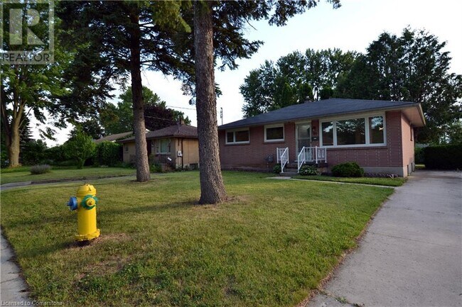 Photo du bâtiment - 197 Goddard Blvd