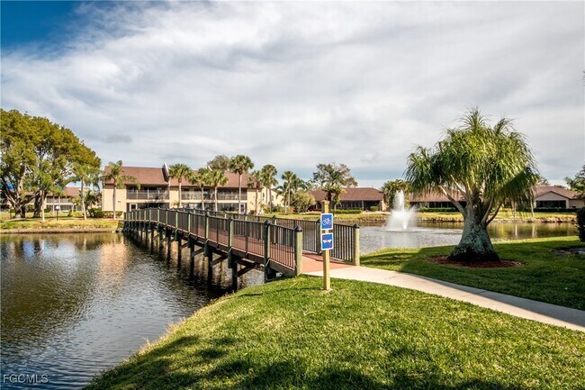 Foto del edificio - 15493 Admiralty Cir