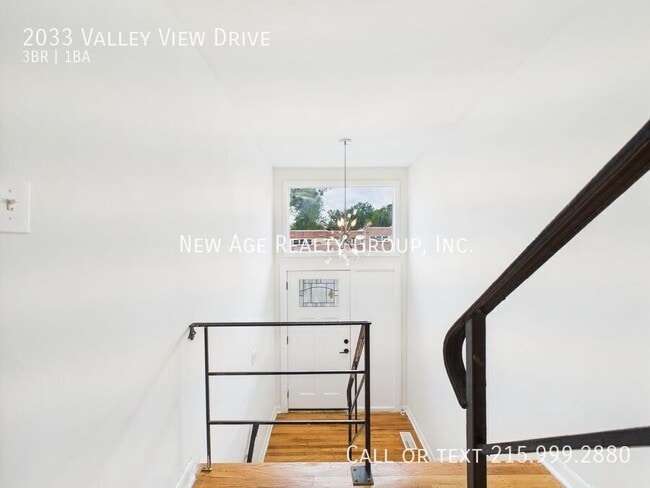 Building Photo - 2033 Valleyview Dr