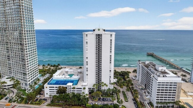 Foto del edificio - 16711 Collins Ave