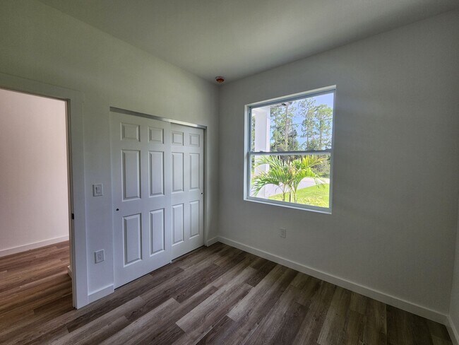 Foto del edificio - 737-739 Meadow Rd