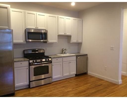 Building Photo - 16 Devens St