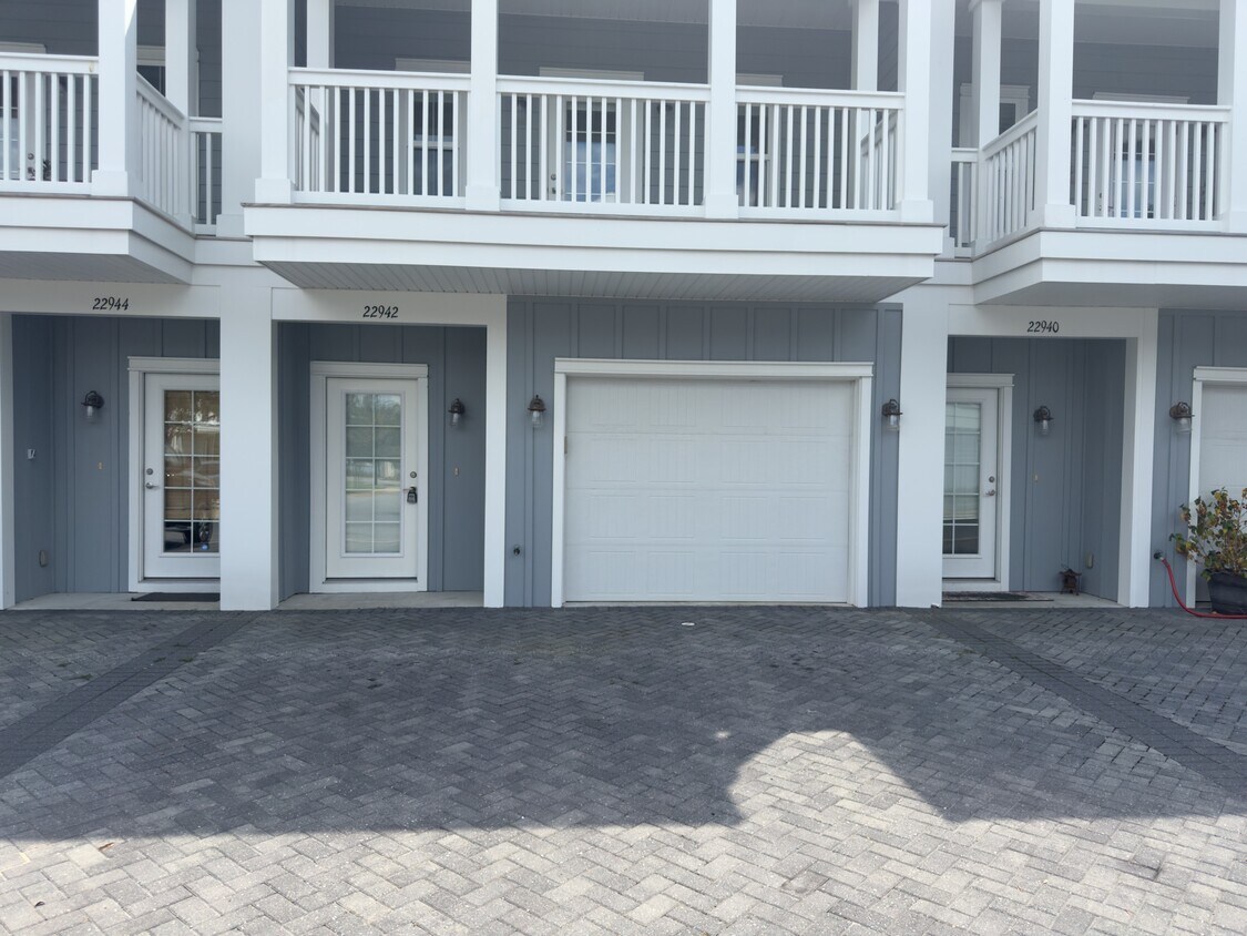 Foto principal - 22942 Ann Miller Rd