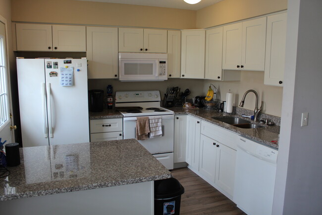 Building Photo - 1007 Carmel Ct