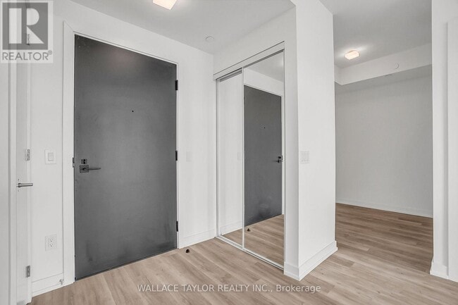 Photo du bâtiment - 28 Eastern Ave