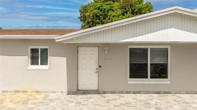 Foto del edificio - 5045 NW 186th St