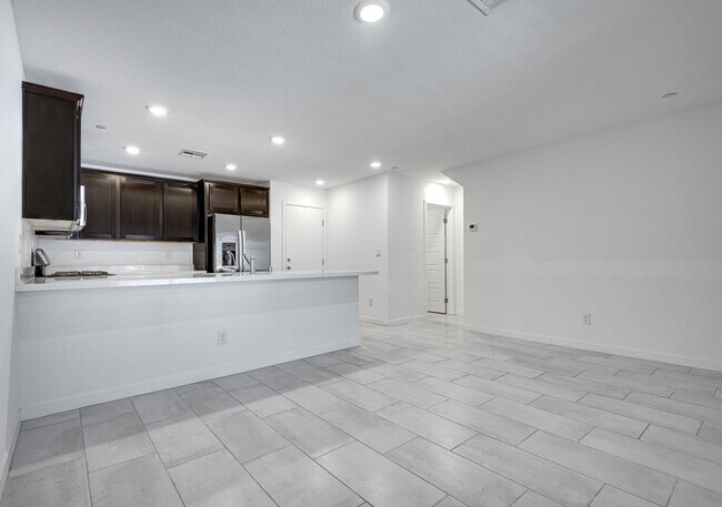 Foto del edificio - Modern townhome with open-concept layout