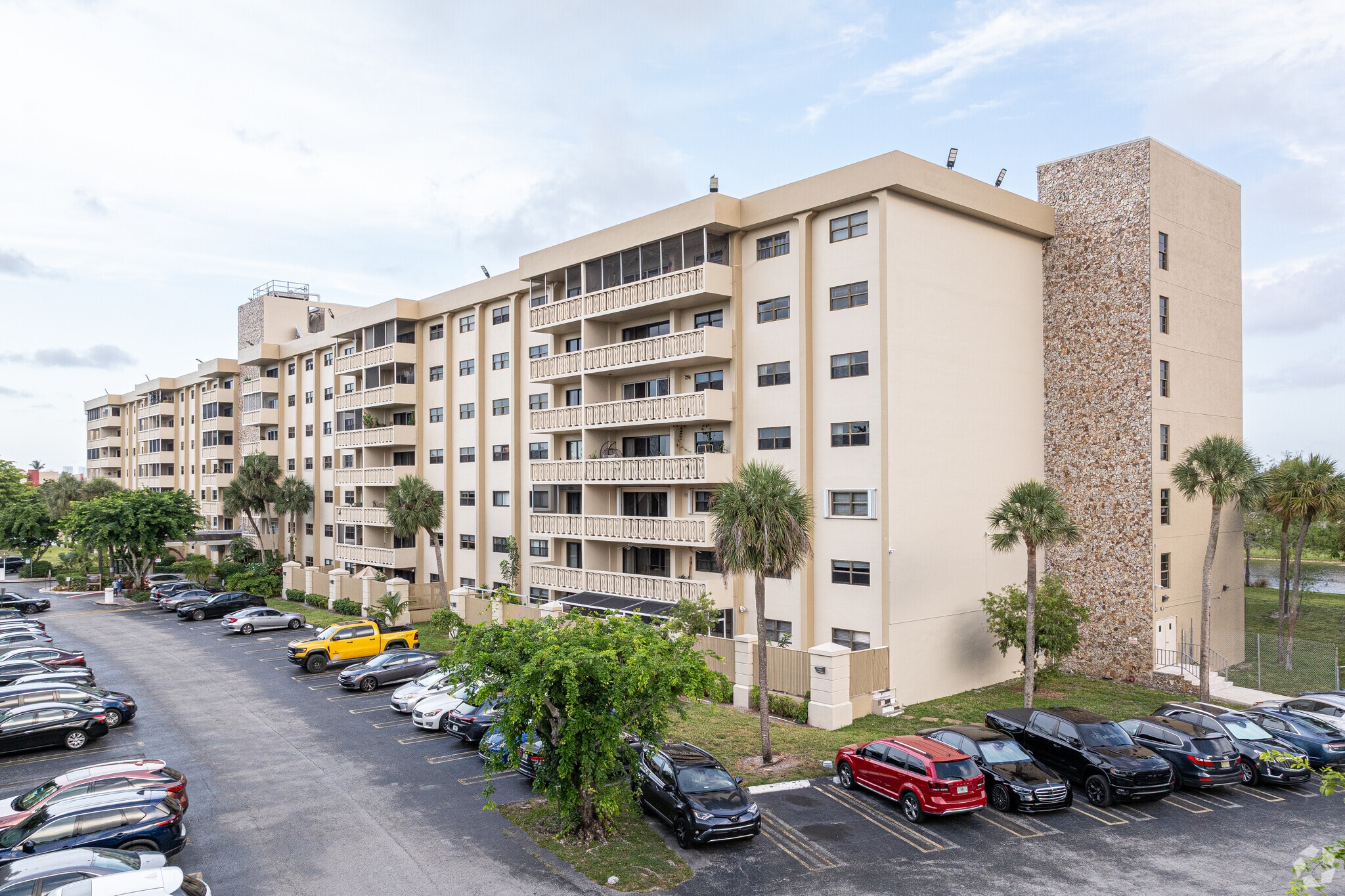 Canongate Condominiums
