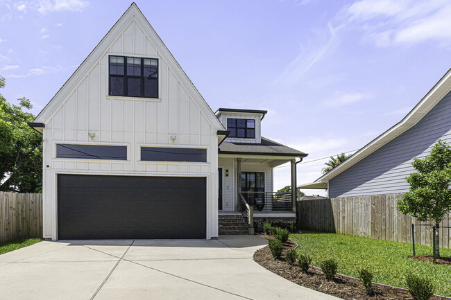 Building Photo - 4824 W Esplanade Ave