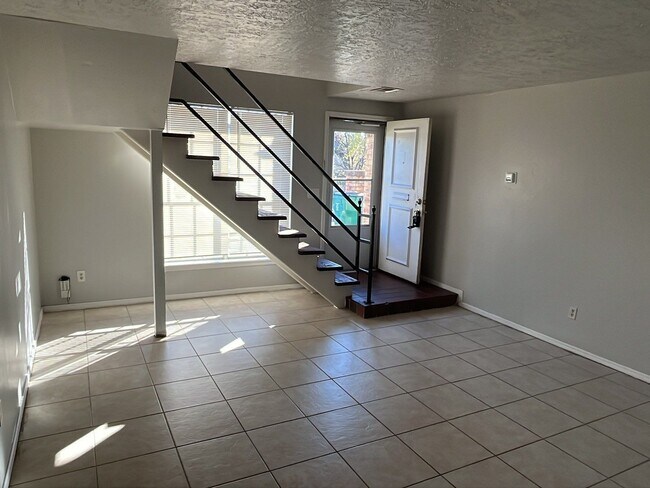 Foto del edificio - 1 Bedroom 1 Bath in OKC! Half off on the f...