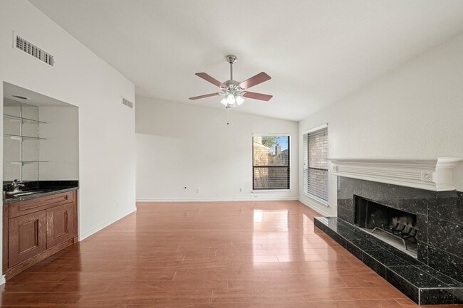 Foto del edificio - 8100 Cambridge St