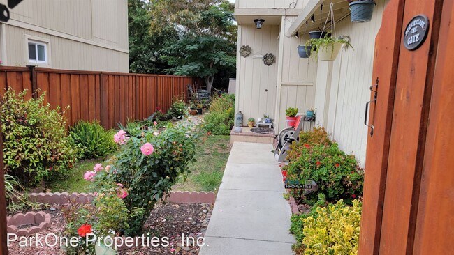 Building Photo - 4 br, 3 bath House - 8180 Locust Place S