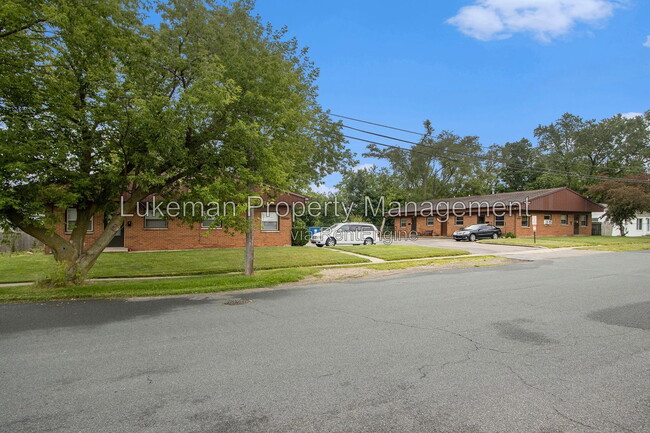 Building Photo - 1524 Henson Ave