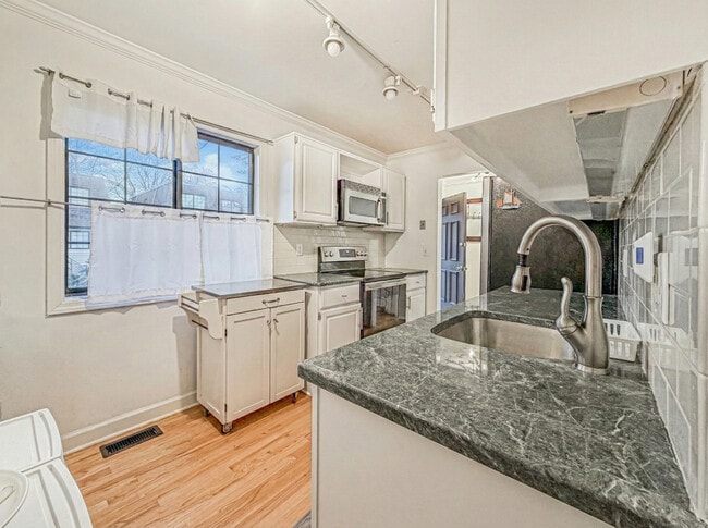 Foto del edificio - 202 Soundview Ave