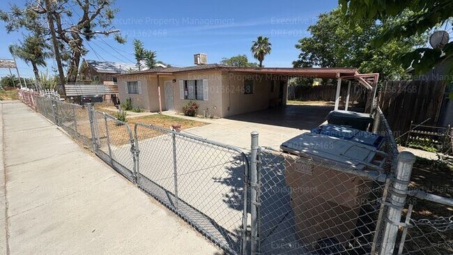 Foto del edificio - 3 bedroom 1 bathroom house located near E. California Ave/ Mt Vernon Ave