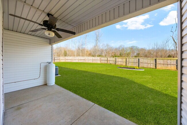 Foto del edificio - 1676 Putnam Dr