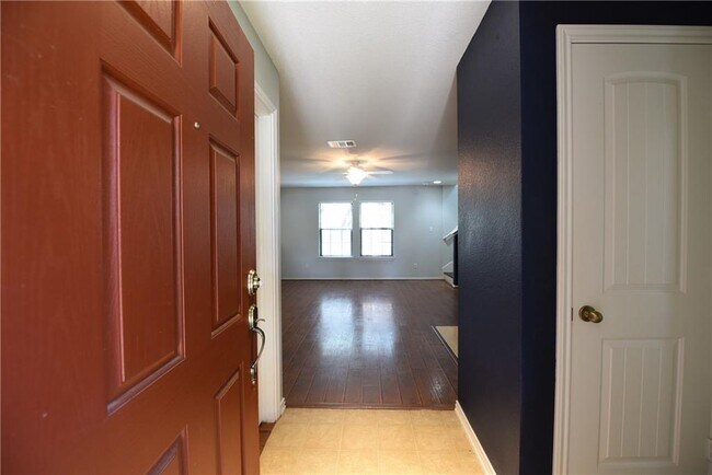 Building Photo - 2112 Golden Arrow Ave
