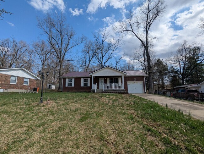 Foto del edificio - 3 Bedroom Home in Radcliff Near Ft. Knox!