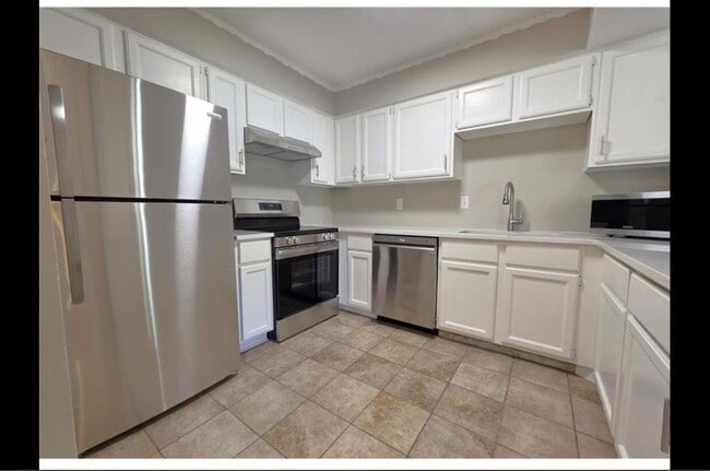 Building Photo - 4710 Lenore Ln