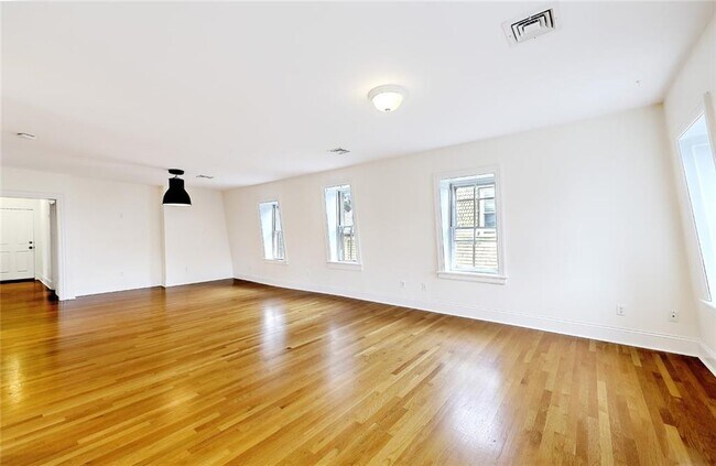 Building Photo - 220 Olney St