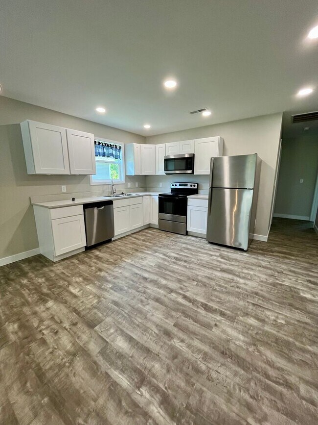 Foto del edificio - 3 Bed | 2 Bath | 1 Car Garage