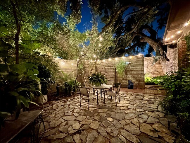 Foto del edificio - 2614 White Oak Dr