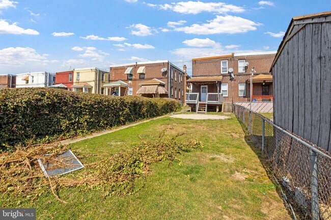 Building Photo - 586 Sanger St