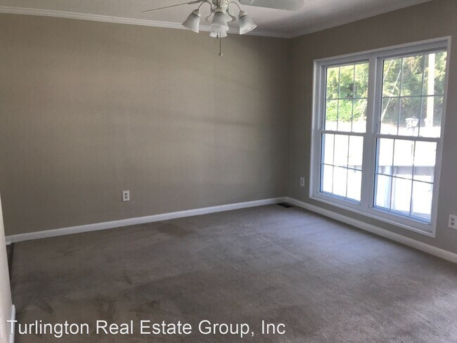 Building Photo - 3 br, 1 bath House - 902 E Nicholson
