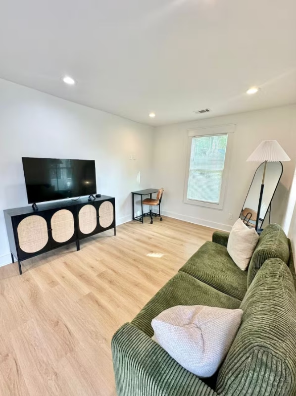 Building Photo - 1313 Live Oak St