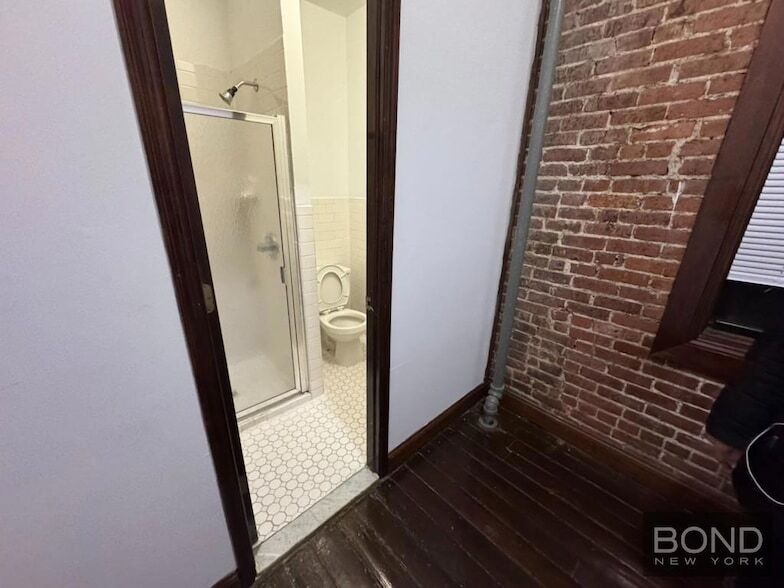 Foto del edificio - 355 W 47th St