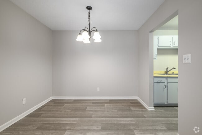 Comedor 2BR, 2BA - 894SF - Deer Park