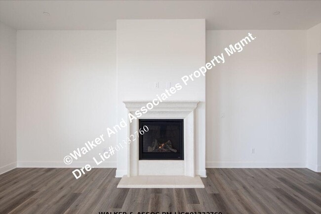 Foto del edificio - 5812 Lady Bells Dr