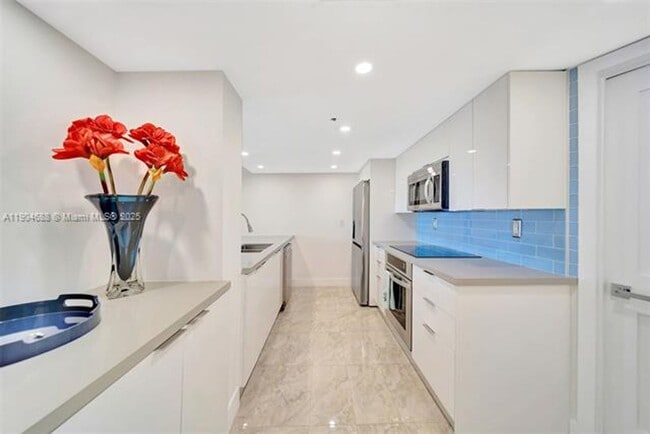 Foto del edificio - 1717 N Bayshore Dr