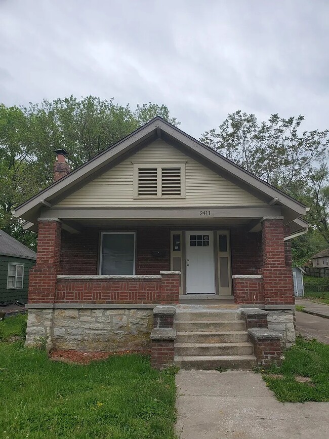 Building Photo - 2411 E 70th St