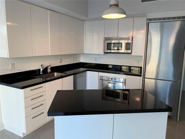 Foto del edificio - 92 SW 3rd St