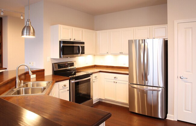 Foto del edificio - 4120 S Lake Dr