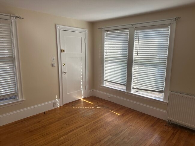 Living room, facing entry - 19 Elsmere Ave