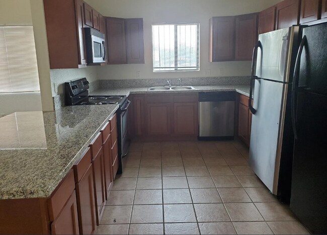 Cocina - 516 E Waverly St