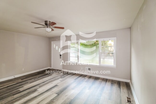 Building Photo - 215 Knodishall Dr