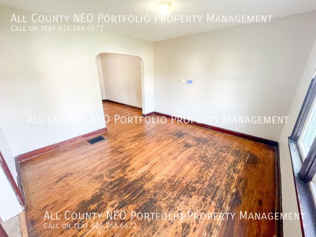 Foto del edificio - Charming 2-Bedroom Home with Fenced Backya...