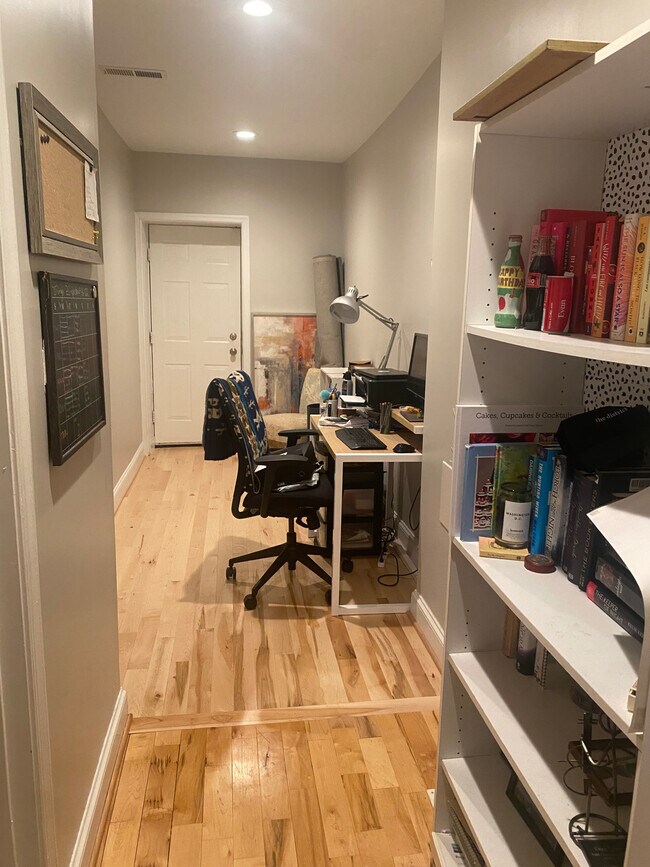 Foto del edificio - 1618 Isherwood St NE