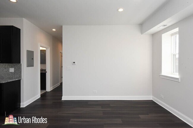 Building Photo - 4401 N Keeler Ave