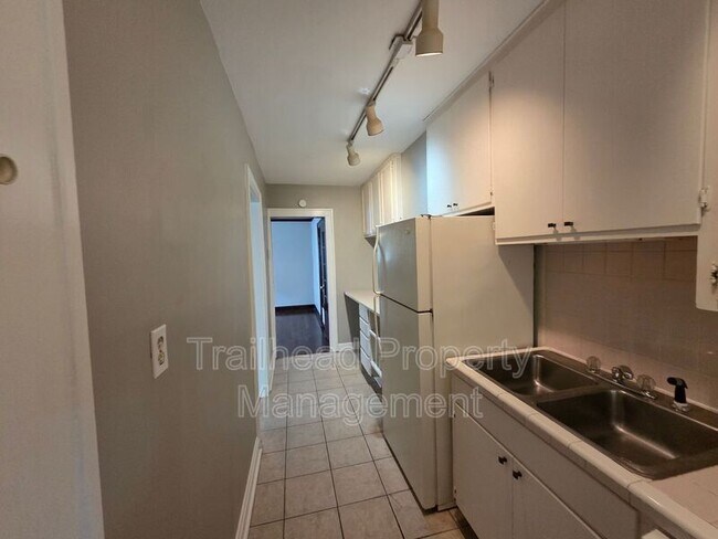 Foto del edificio - 1807 W 41st St