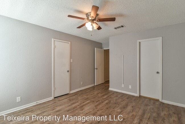 Building Photo - 2 br, 1 bath House - 1906 Emerald Pl #1214