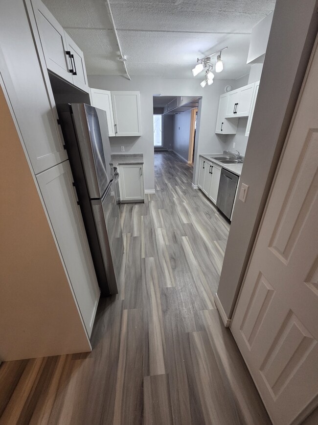 Building Photo - 247 Erb St. W