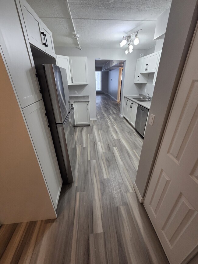 Building Photo - 247 Erb St. W