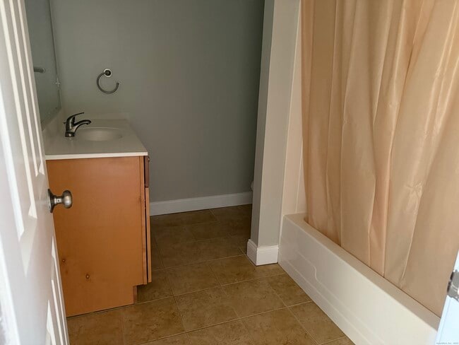 Foto del edificio - 57 Hollis Dr