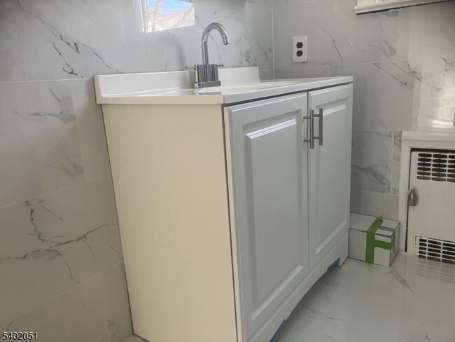 Building Photo - 20 Ryerson Ave